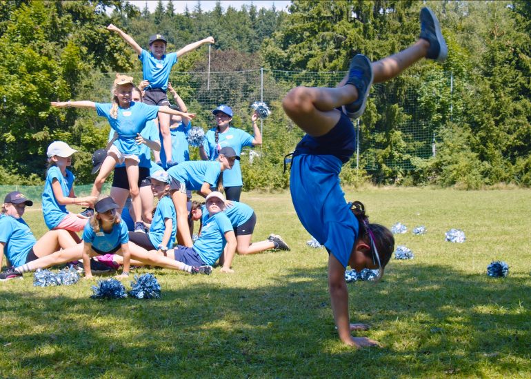 Cheer1